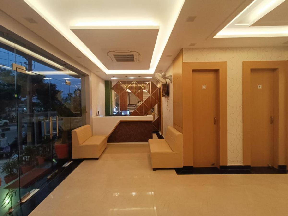 Hotel Royal Casa Лакнау Екстериор снимка