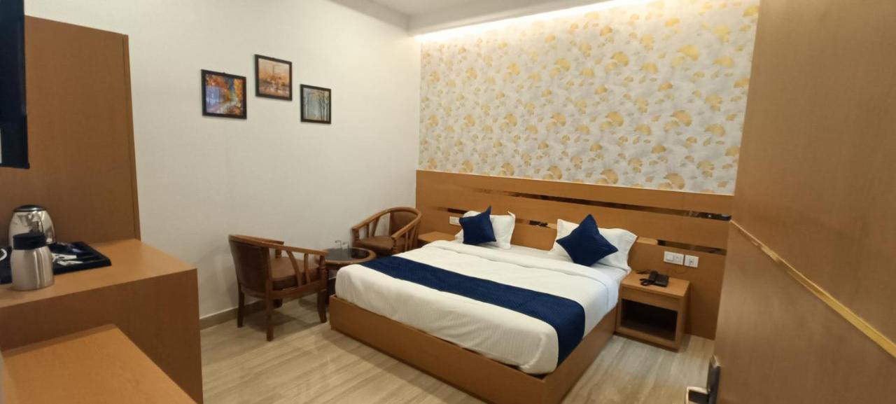 Hotel Royal Casa Лакнау Екстериор снимка