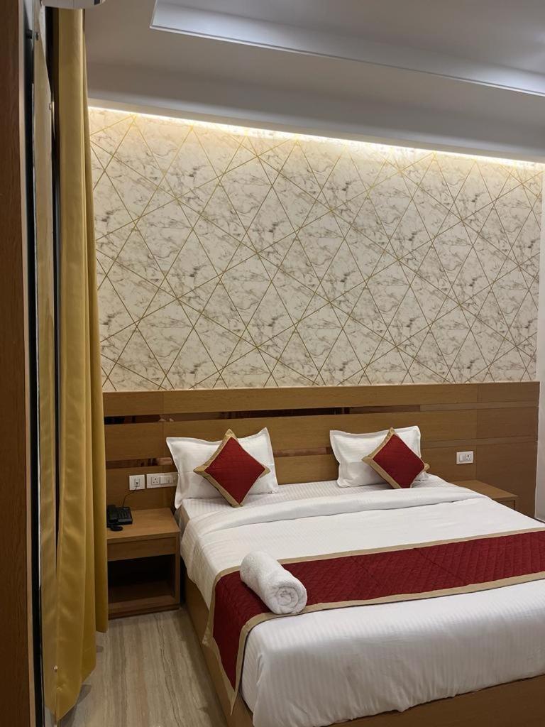 Hotel Royal Casa Лакнау Екстериор снимка
