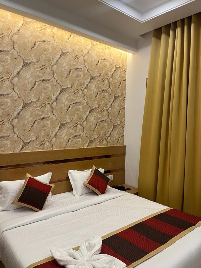 Hotel Royal Casa Лакнау Екстериор снимка