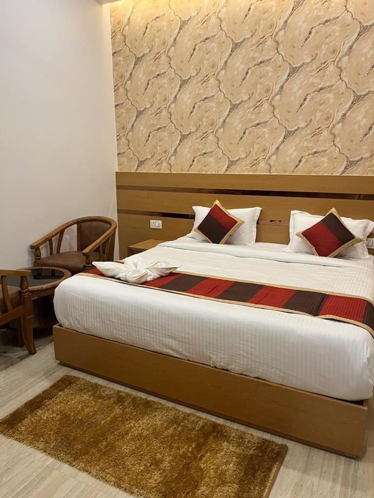 Hotel Royal Casa Лакнау Екстериор снимка