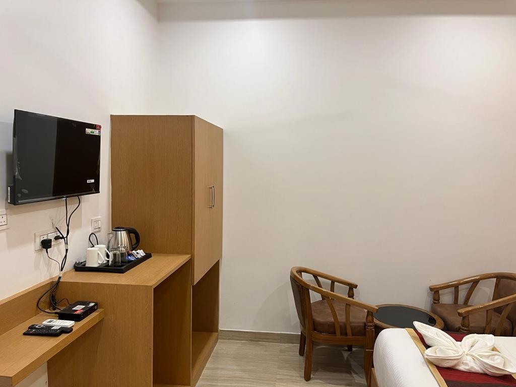 Hotel Royal Casa Лакнау Екстериор снимка