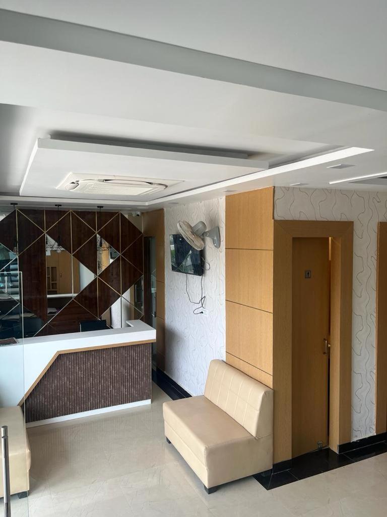 Hotel Royal Casa Лакнау Екстериор снимка