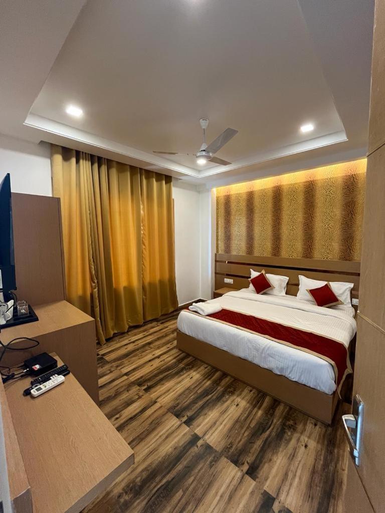 Hotel Royal Casa Лакнау Екстериор снимка