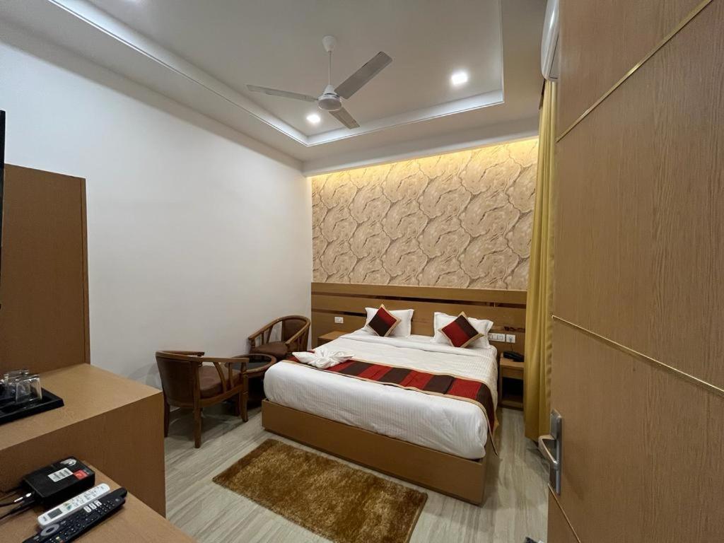 Hotel Royal Casa Лакнау Екстериор снимка