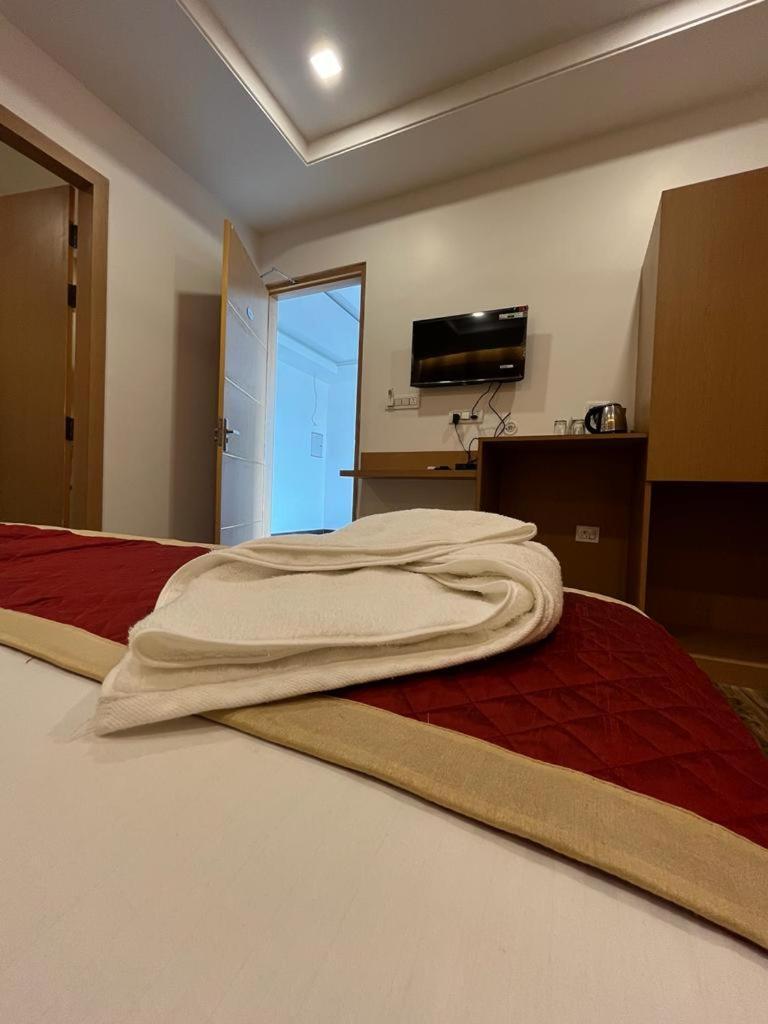 Hotel Royal Casa Лакнау Екстериор снимка