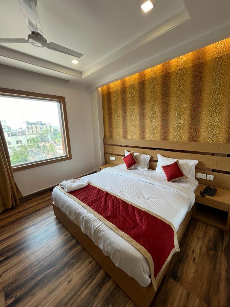 Hotel Royal Casa Лакнау Екстериор снимка