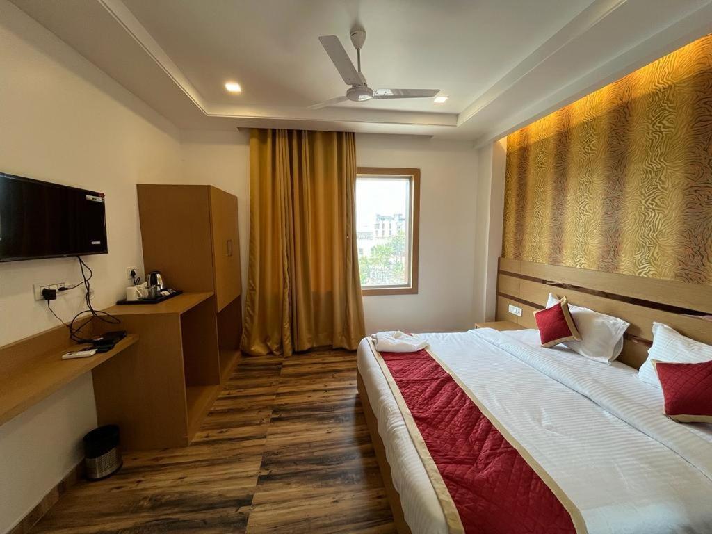 Hotel Royal Casa Лакнау Екстериор снимка