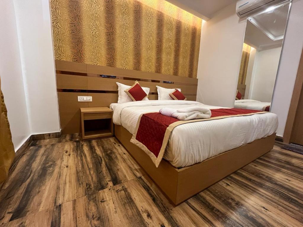 Hotel Royal Casa Лакнау Екстериор снимка