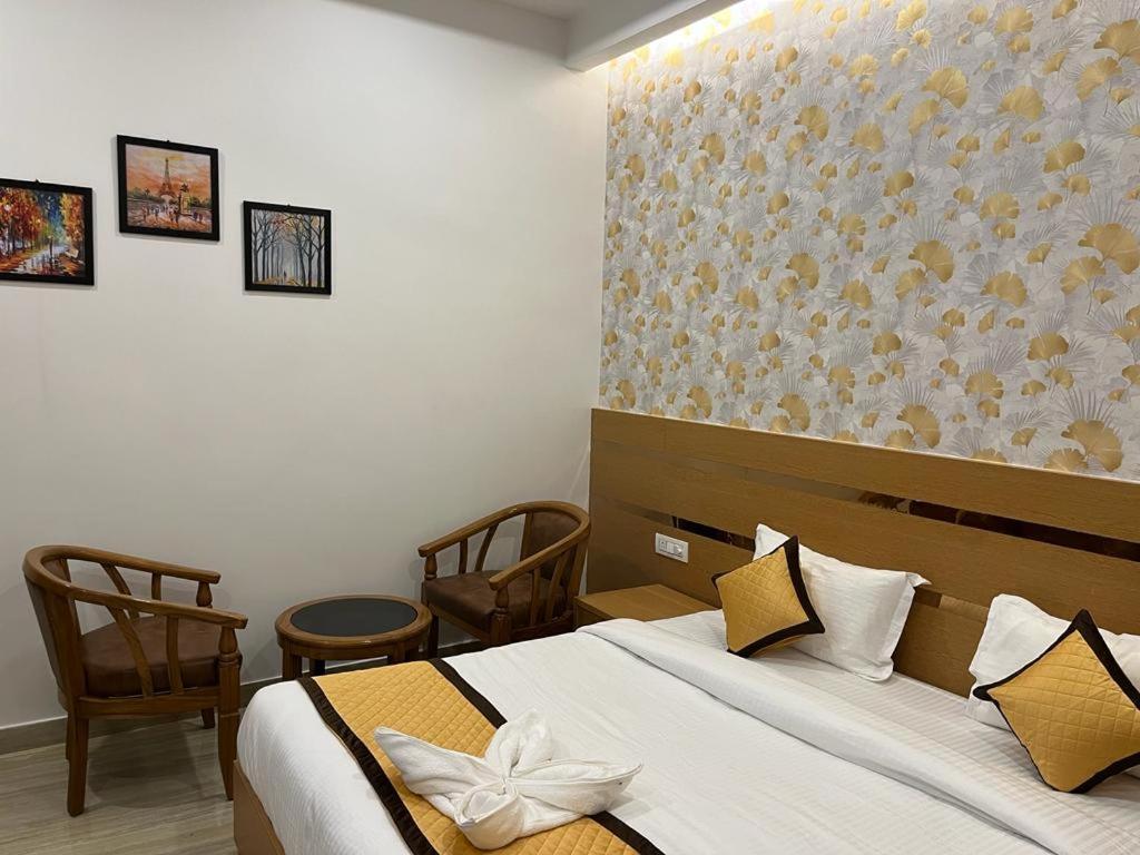 Hotel Royal Casa Лакнау Екстериор снимка