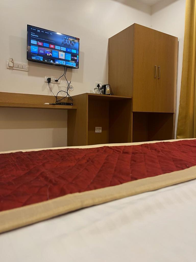 Hotel Royal Casa Лакнау Екстериор снимка