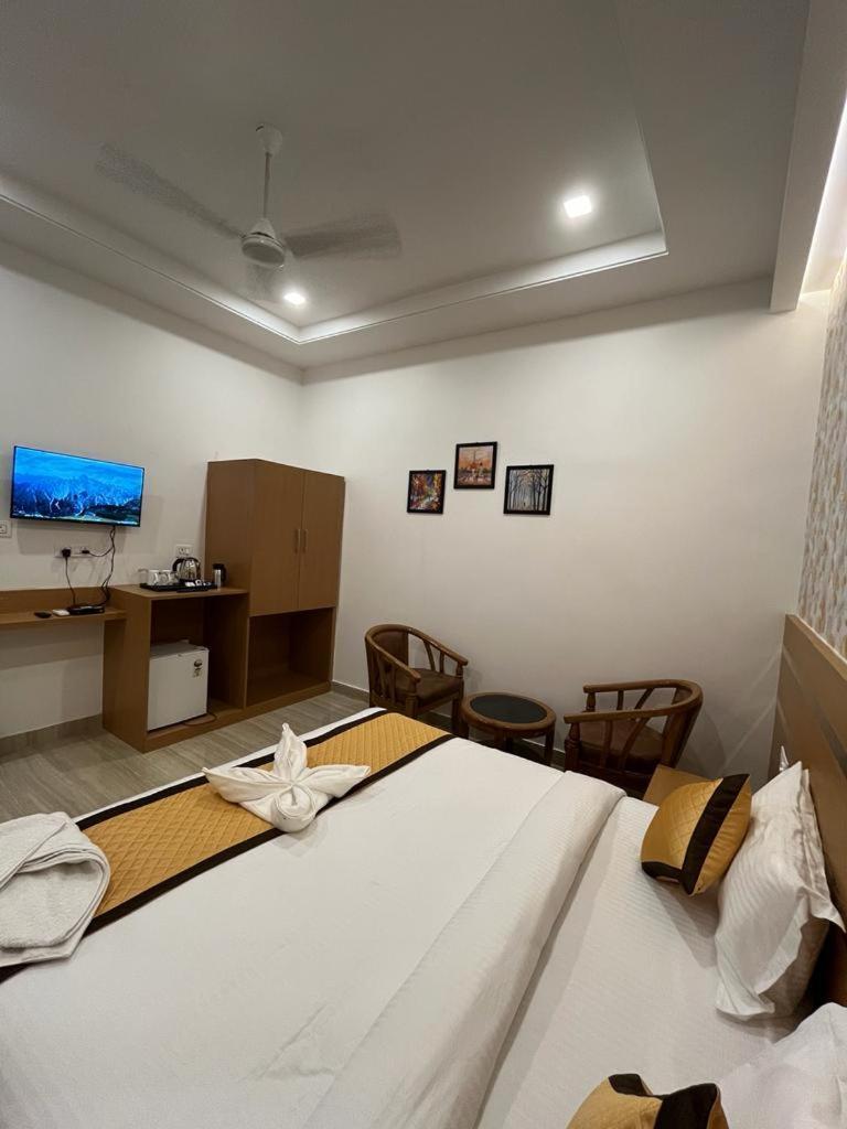 Hotel Royal Casa Лакнау Екстериор снимка
