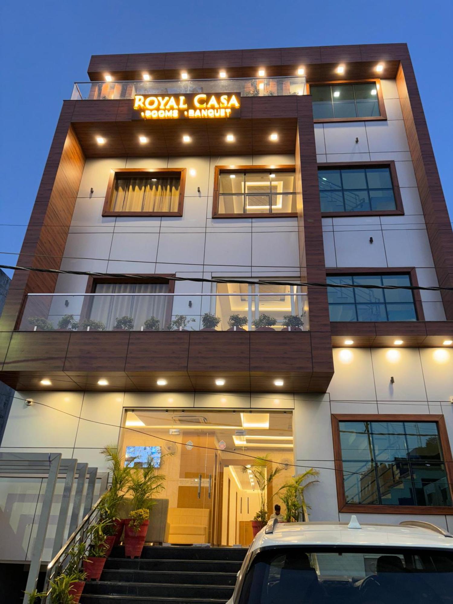Hotel Royal Casa Лакнау Екстериор снимка