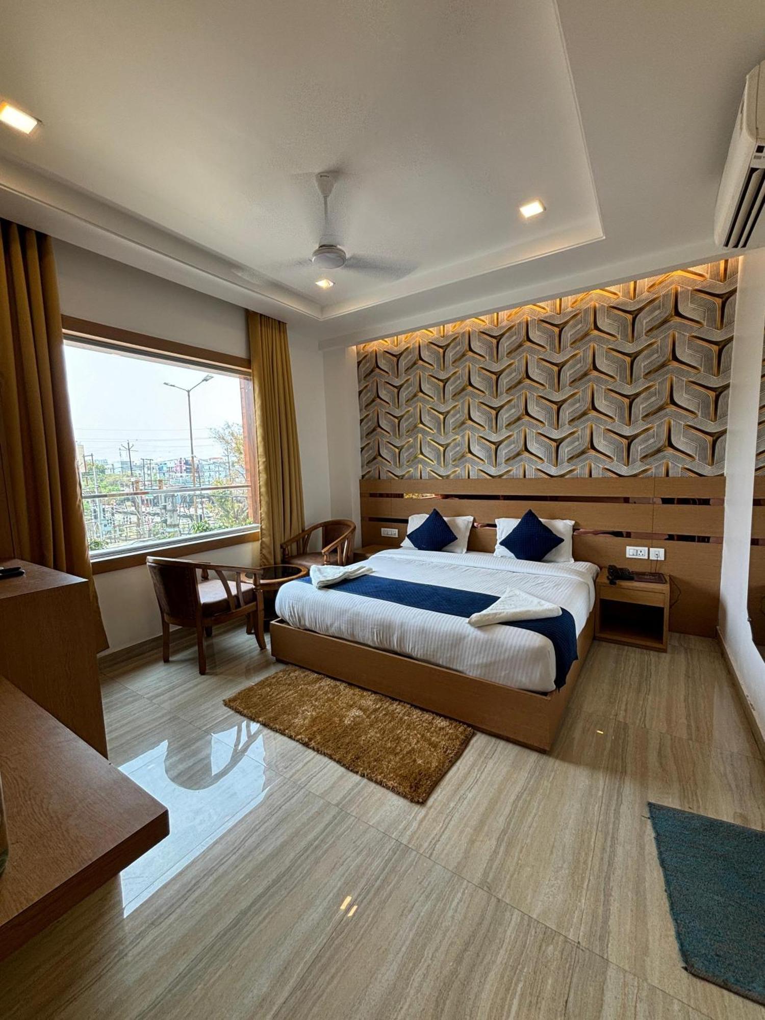 Hotel Royal Casa Лакнау Екстериор снимка