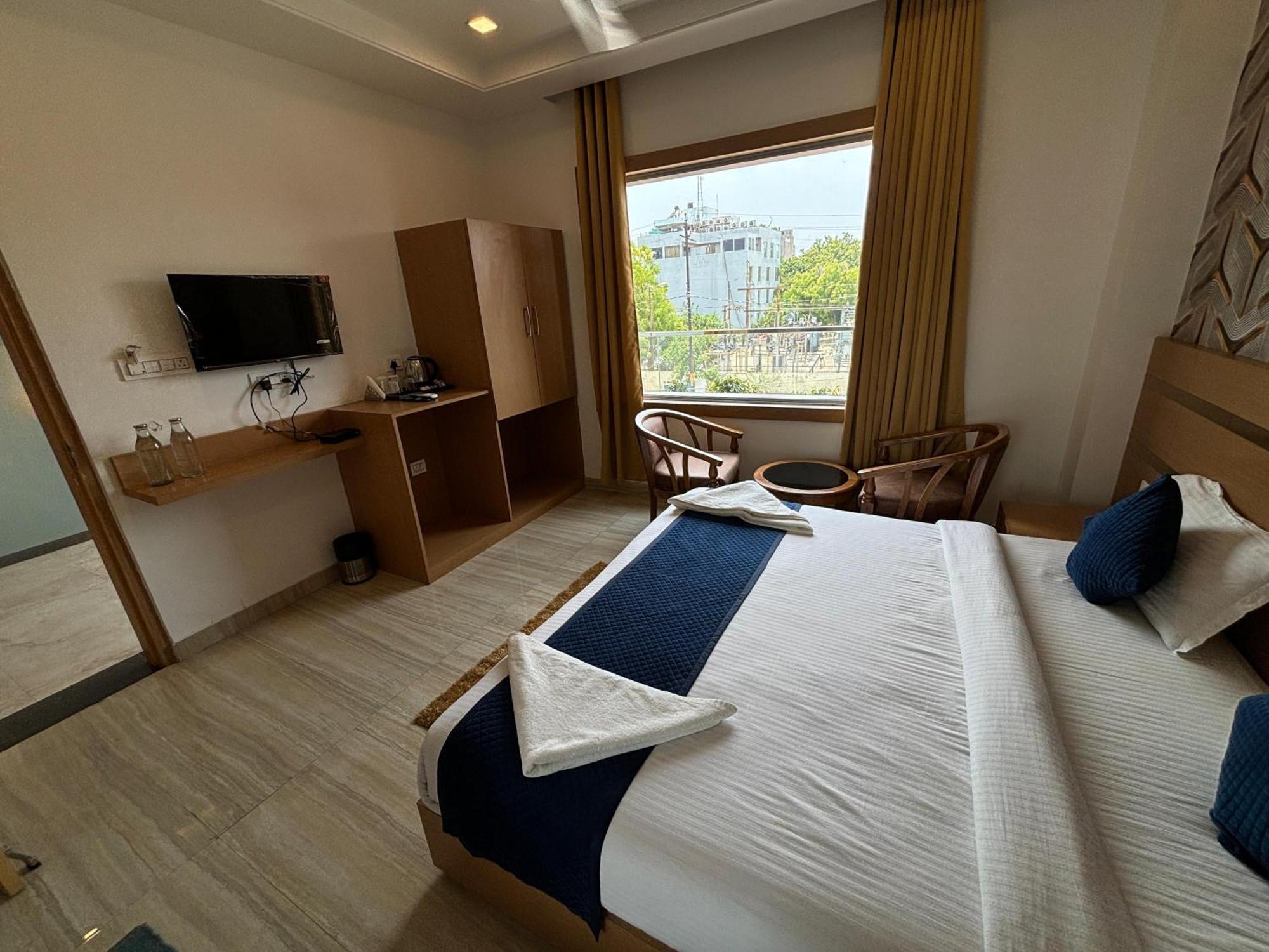 Hotel Royal Casa Лакнау Екстериор снимка