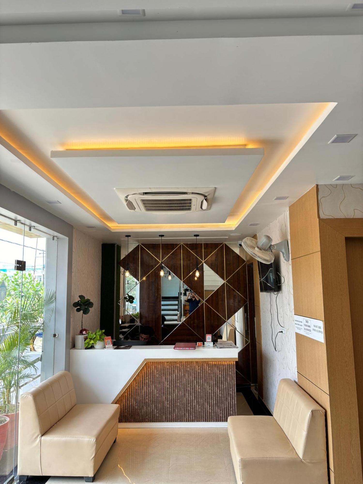 Hotel Royal Casa Лакнау Екстериор снимка
