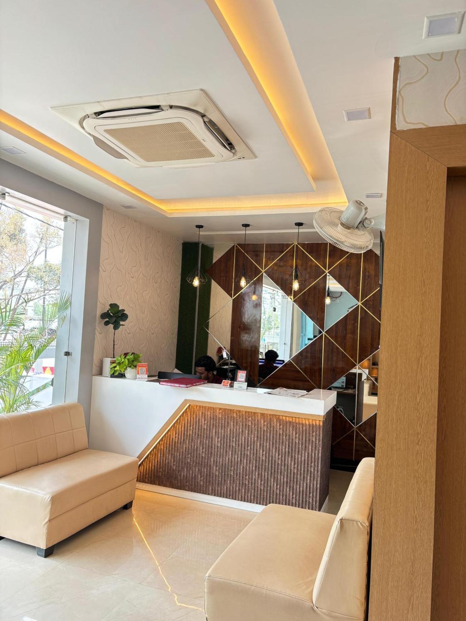 Hotel Royal Casa Лакнау Екстериор снимка