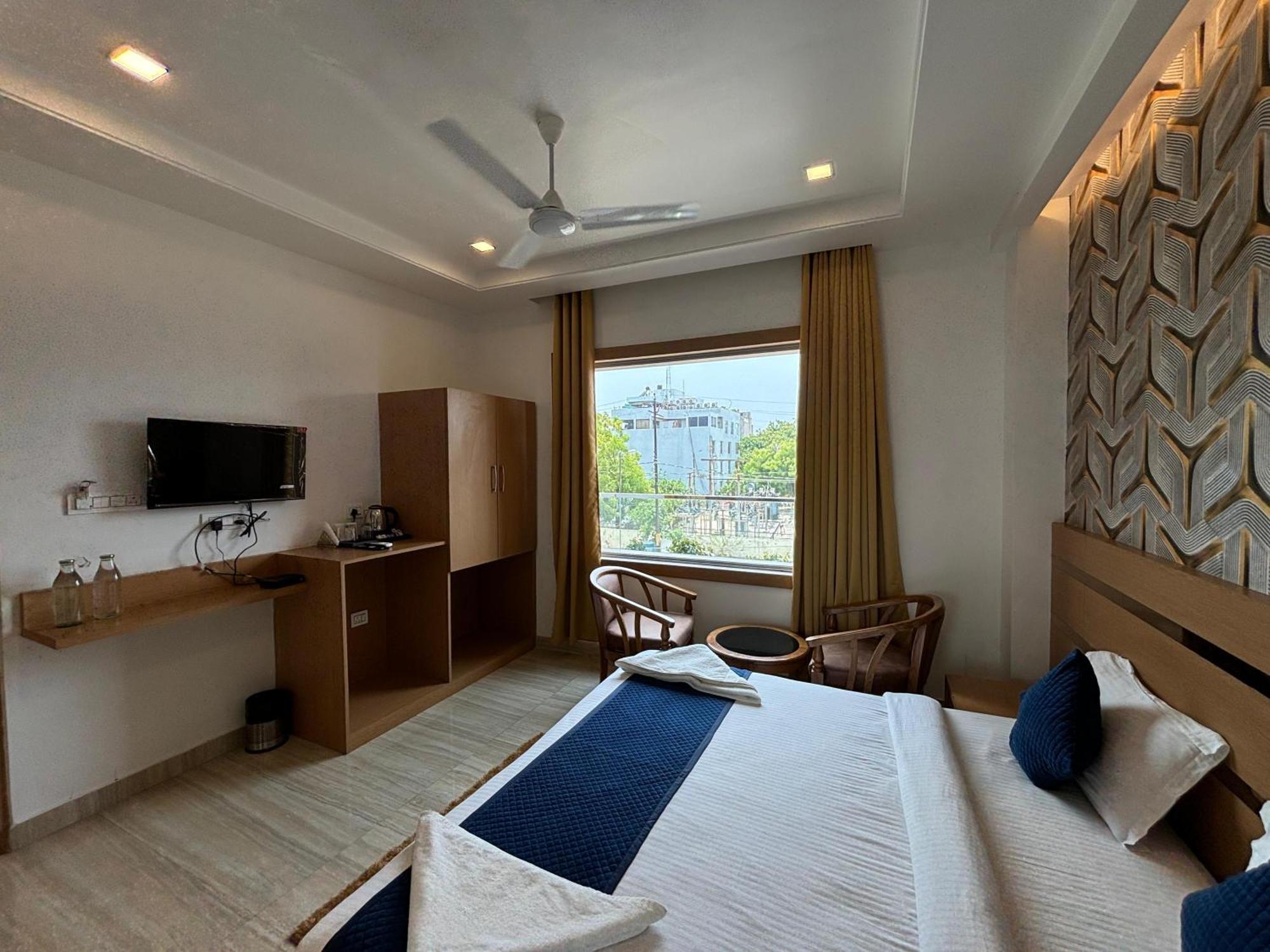 Hotel Royal Casa Лакнау Екстериор снимка