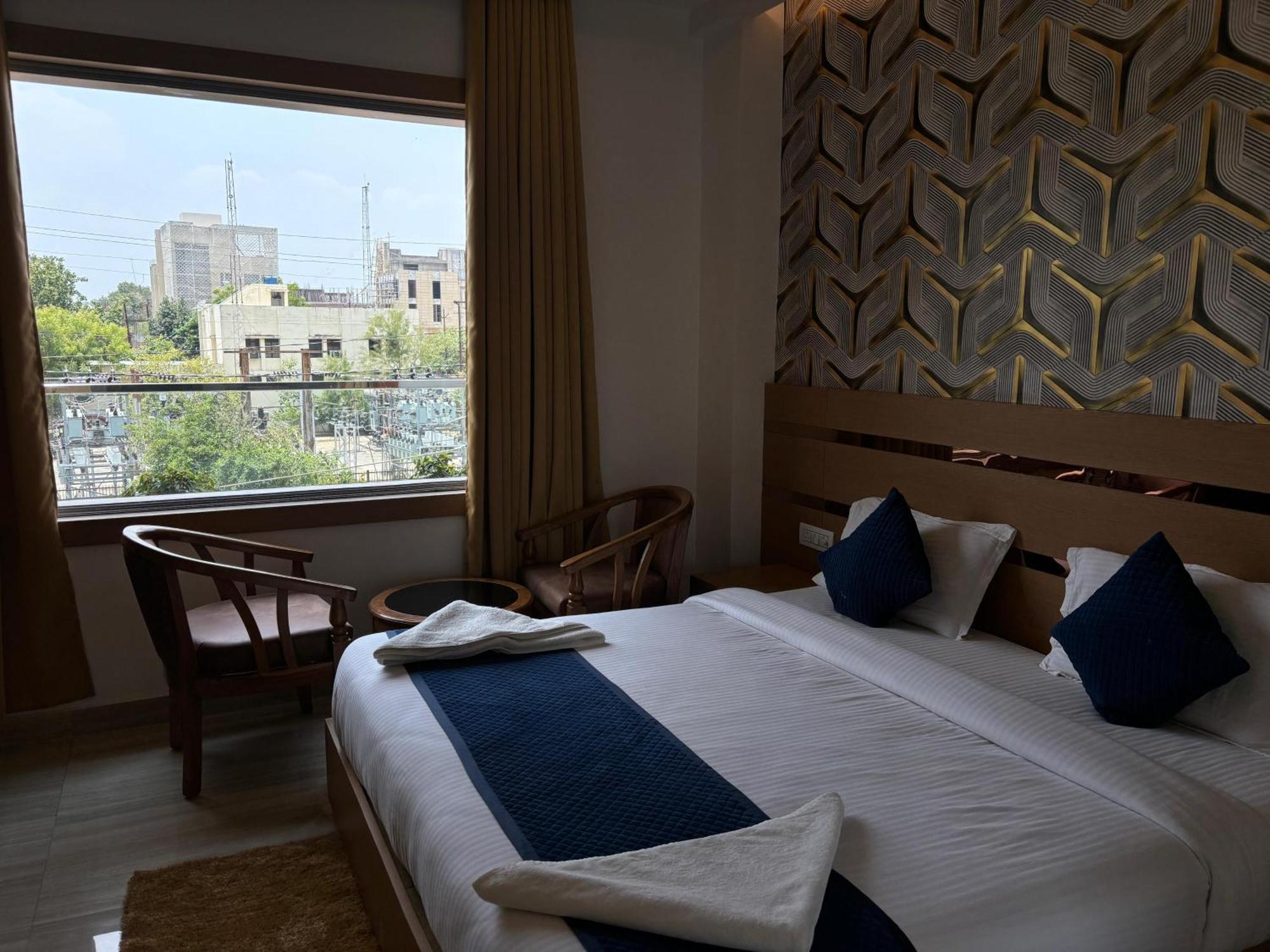 Hotel Royal Casa Лакнау Екстериор снимка